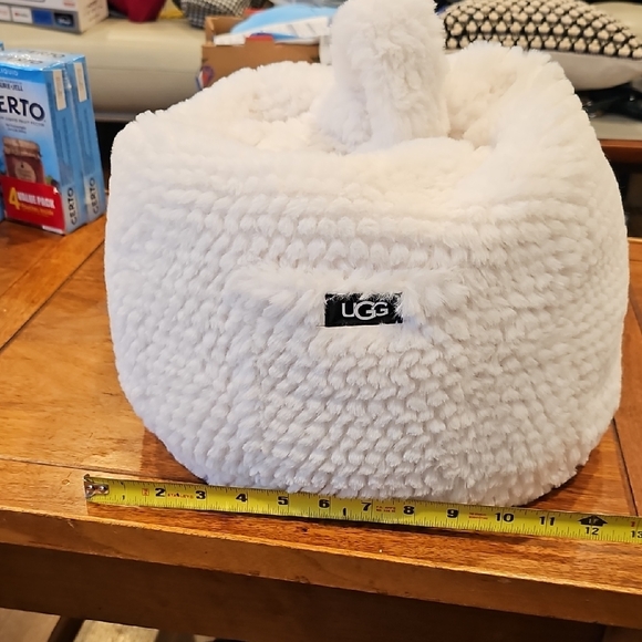 Cozy UGG White Sherpa Pillow With Pocket - Picture 3 of 5